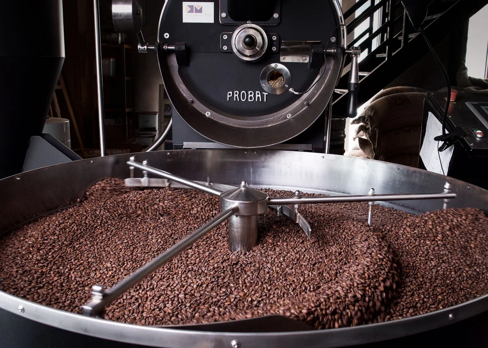 Tingkat Sangrai Kopi: Light, Medium, atau Dark Roast?